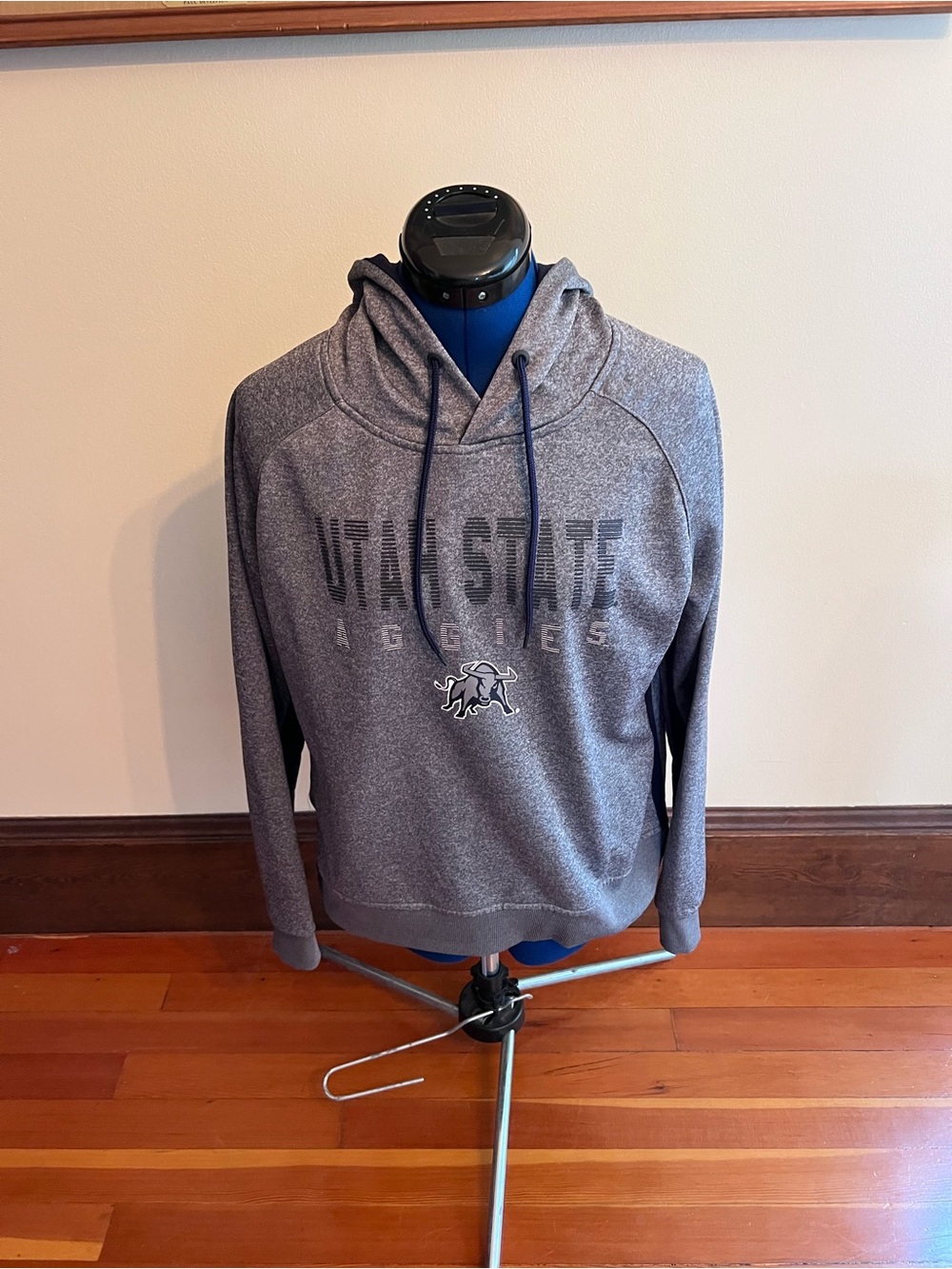 Utah State University Aggies Hoodie Sweatshirt Women’s L